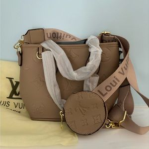 New Loui Vuitton bucket purse. Straps are still covered had a change purse.